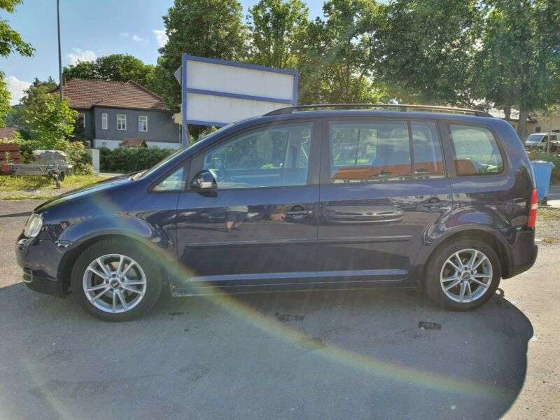 Volkswagen Touran 2.0 TDI DSG Highline - Photo 2